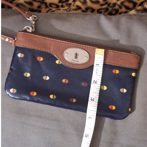 Fossil Key-Per Wristlet 7" x 3.5" Coated Canvas Leather Retro Geometric Clutch - Picture 9 of 9